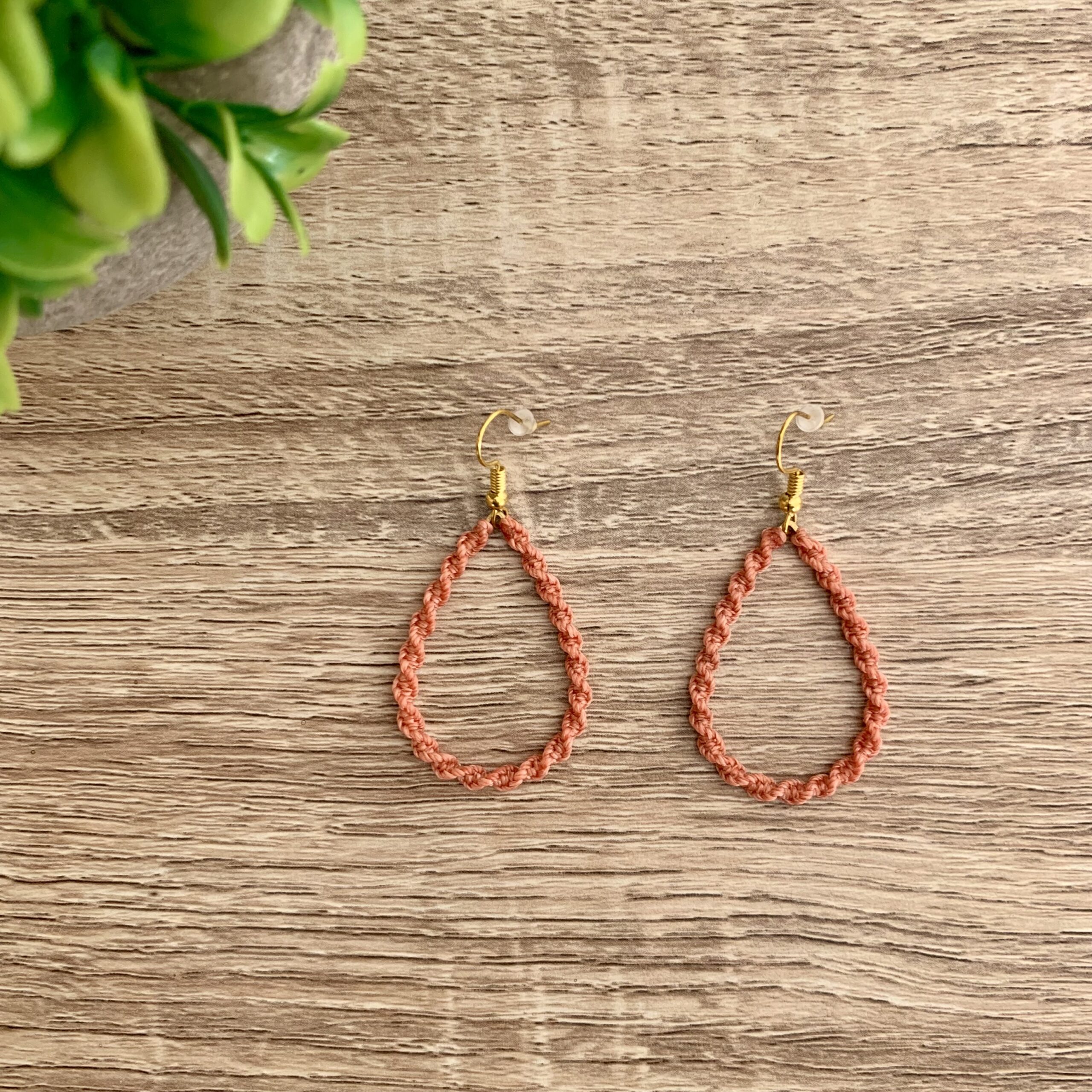 atelier-n-caux-bijoux-mya-boucles-d-oreilles-micro-macram-dor image 5