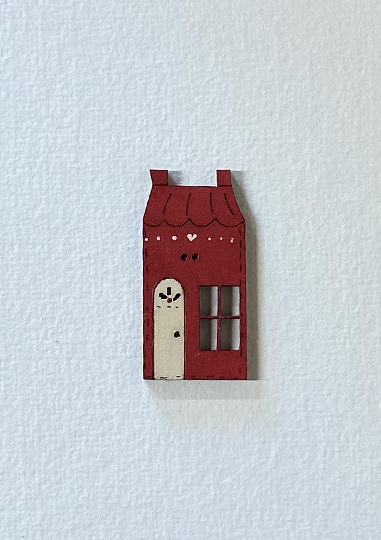 anni-downs-the-shoppe-bouton-bois-maison-bleu image 4