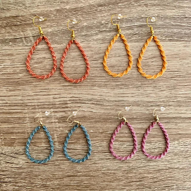 atelier-n-caux-bijoux-mya-boucles-d-oreilles-micro-macram-dor image 1