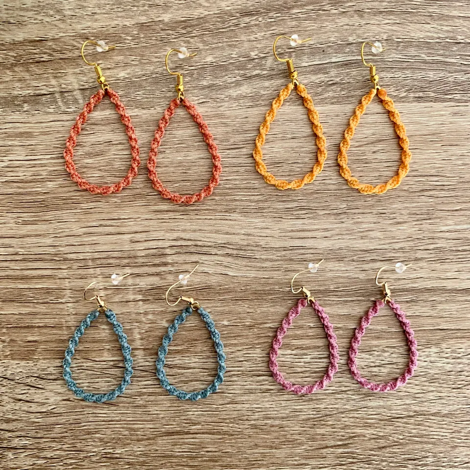 atelier-n-caux-bijoux-mya-boucles-d-oreilles-micro-macram-dor image 1