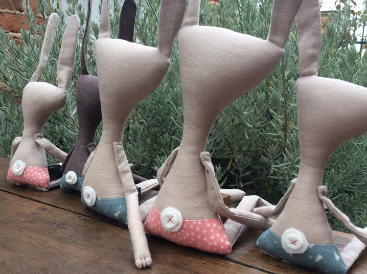anni-downs-stitcheries-bippity-and-bruce-patron-poup-e-lapin image 2