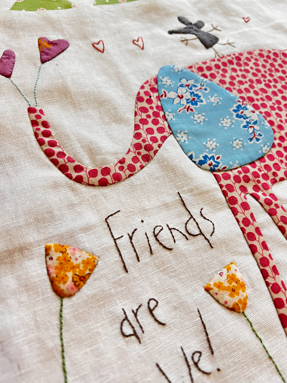 anni-downs-quilts-sunshine-and-lollipops-patron-quilt-appliqu image 7