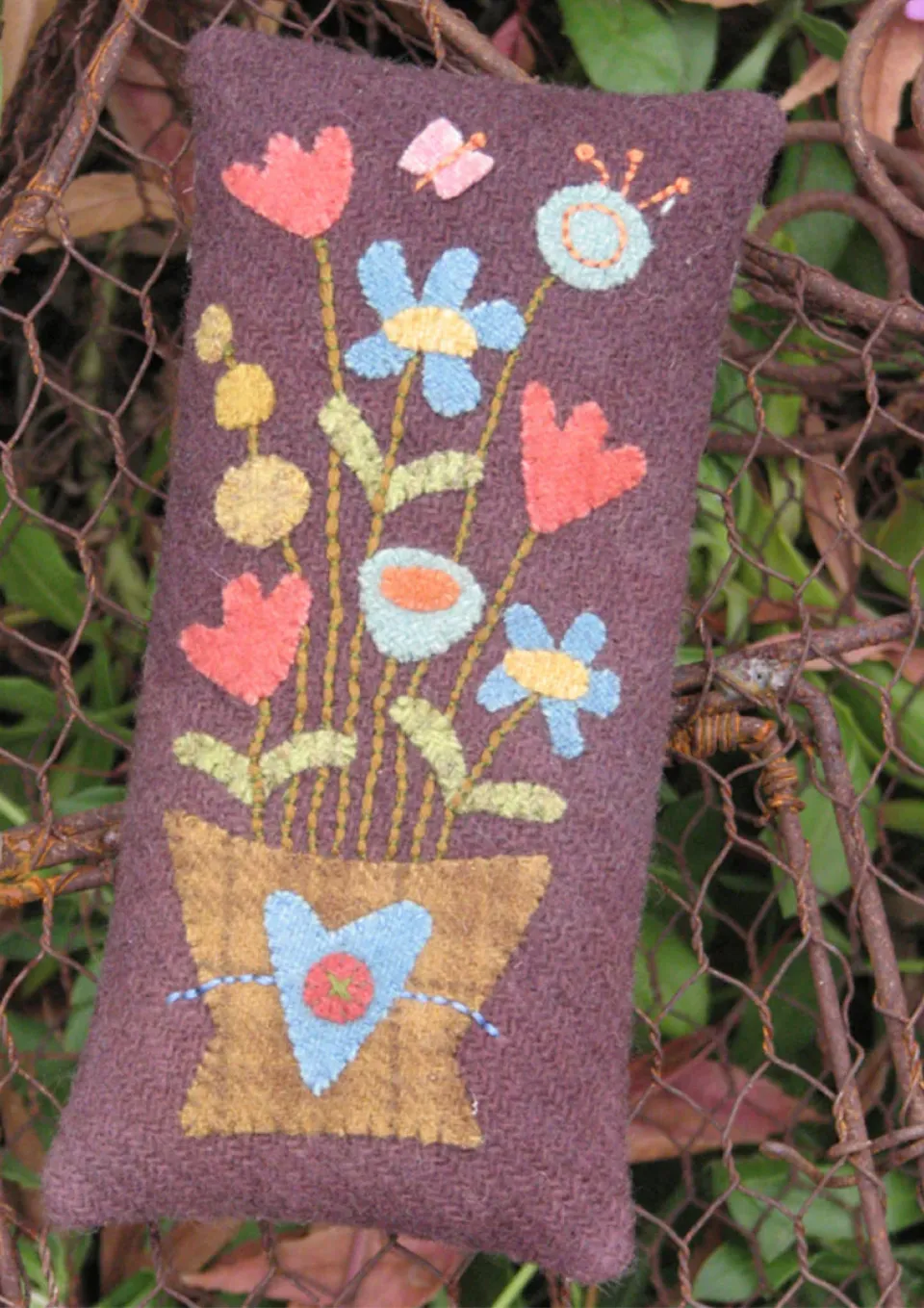 anni-downs-pincushions-maisy-s-flower-pique-aiguilles-kit-fleur image 1