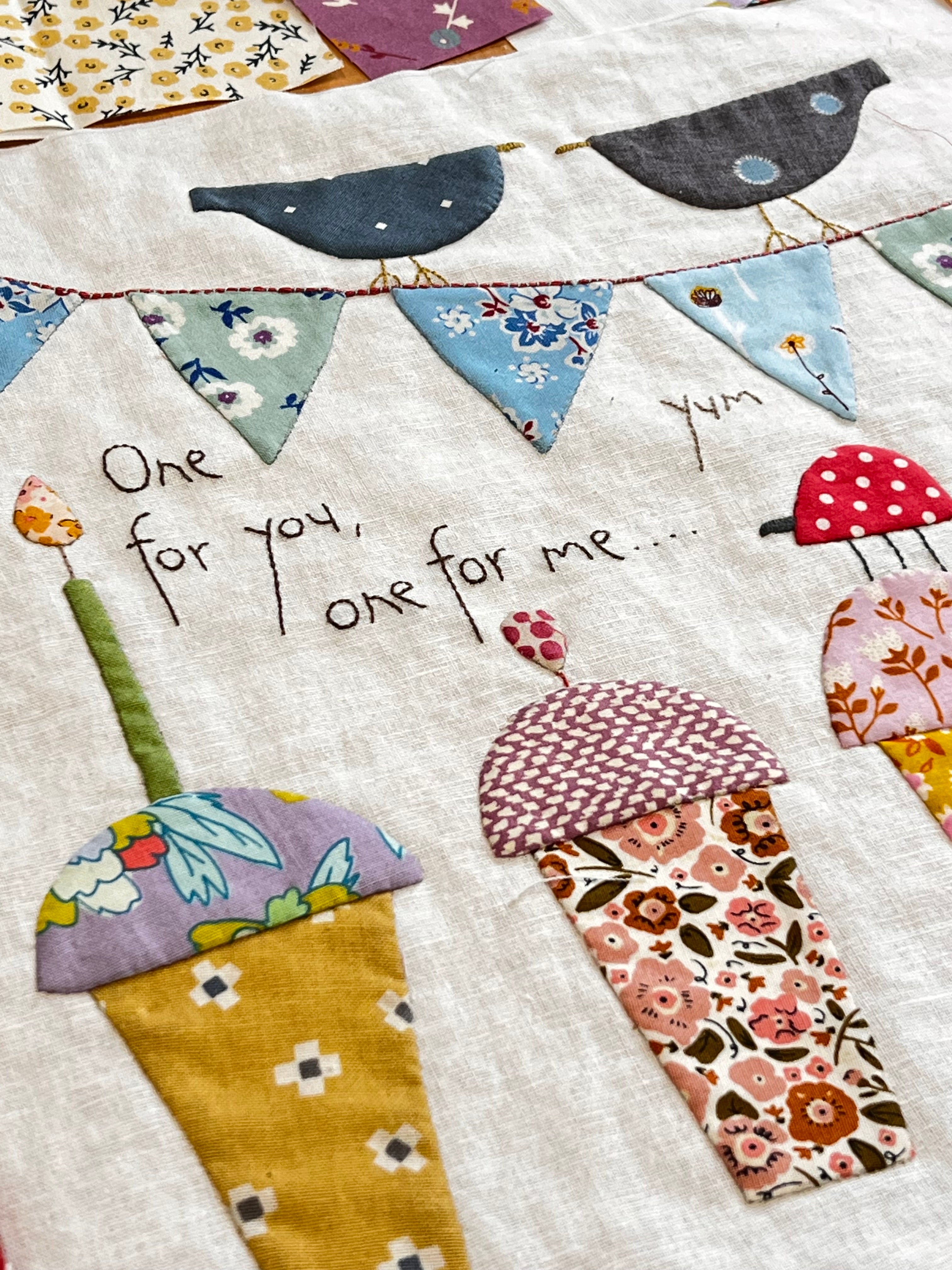 anni-downs-quilts-sunshine-and-lollipops-patron-quilt-appliqu image 3