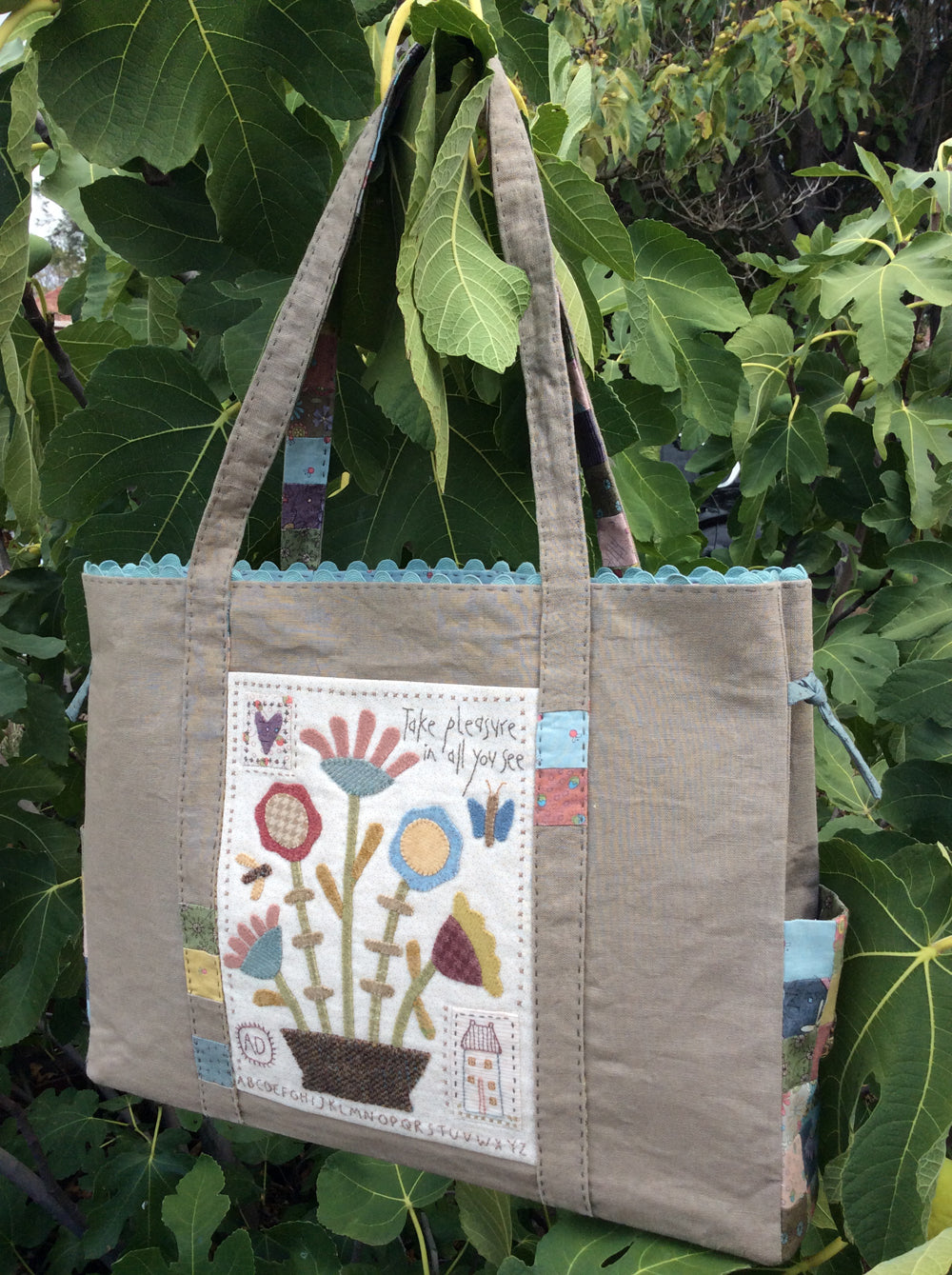 anni-downs-bags-sunday-sampler-bag-patron-sac-appliqu-laine image 2
