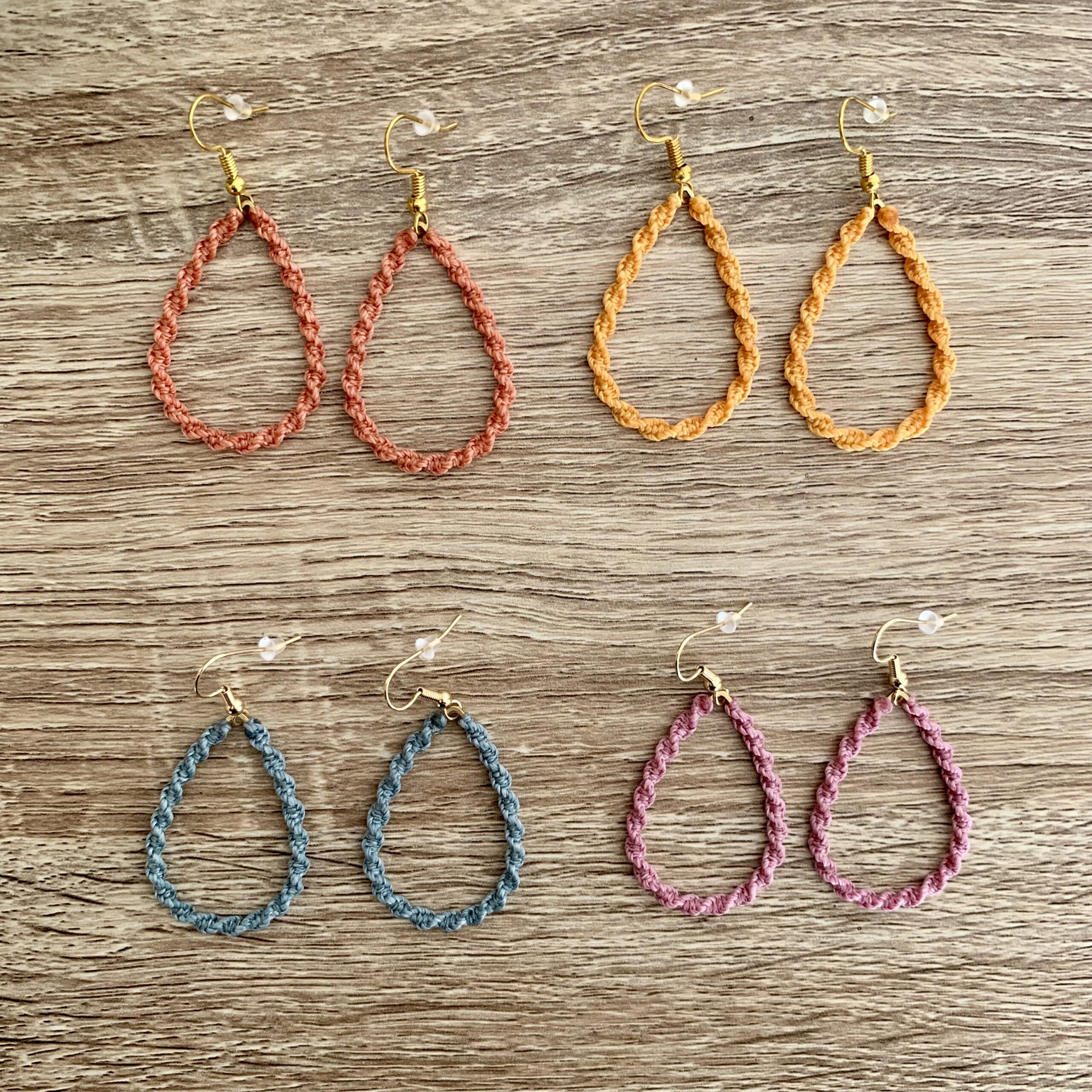 atelier-n-caux-bijoux-mya-boucles-d-oreilles-micro-macram-dor image 1