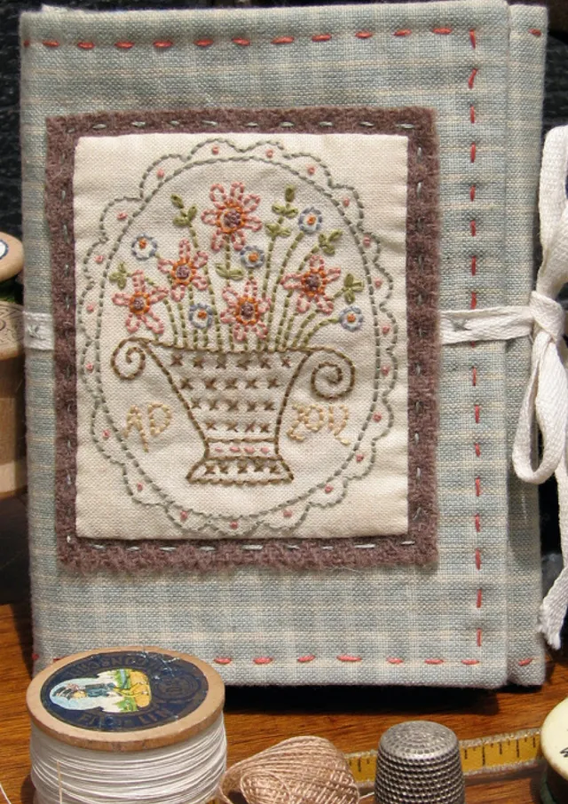 anni-downs-cornflower-needle-roll-patron-porte-aiguilles image 1