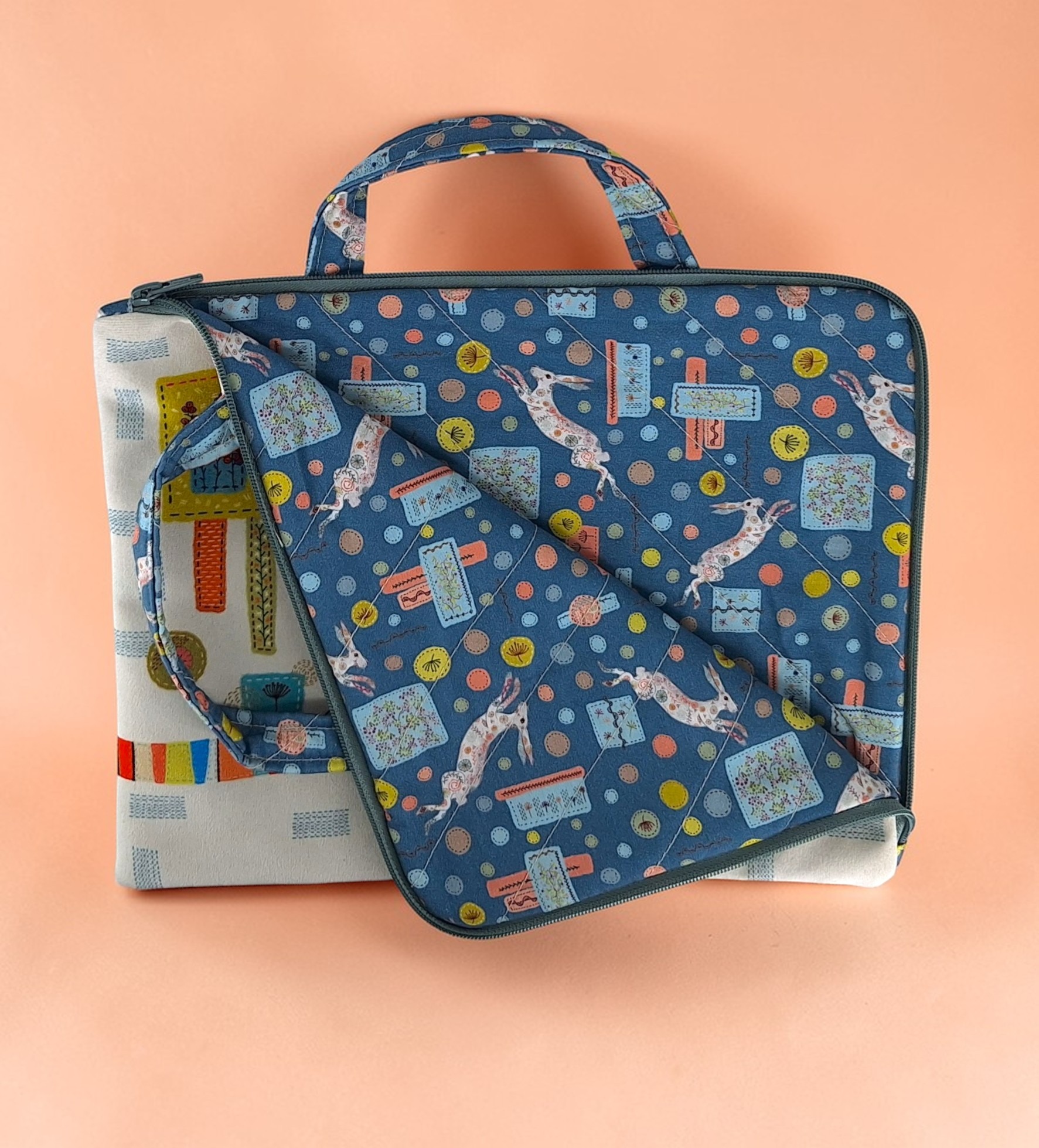 atelier-des-abcdaires-housse-de-tablette-kit-couture-lapins-folk-blanc image 2