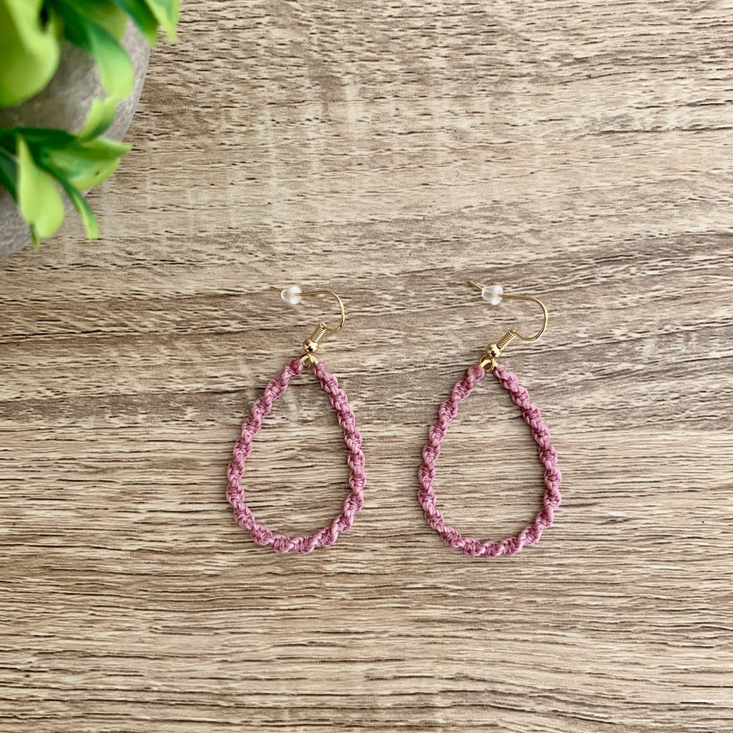atelier-n-caux-bijoux-mya-boucles-d-oreilles-micro-macram-dor image 3