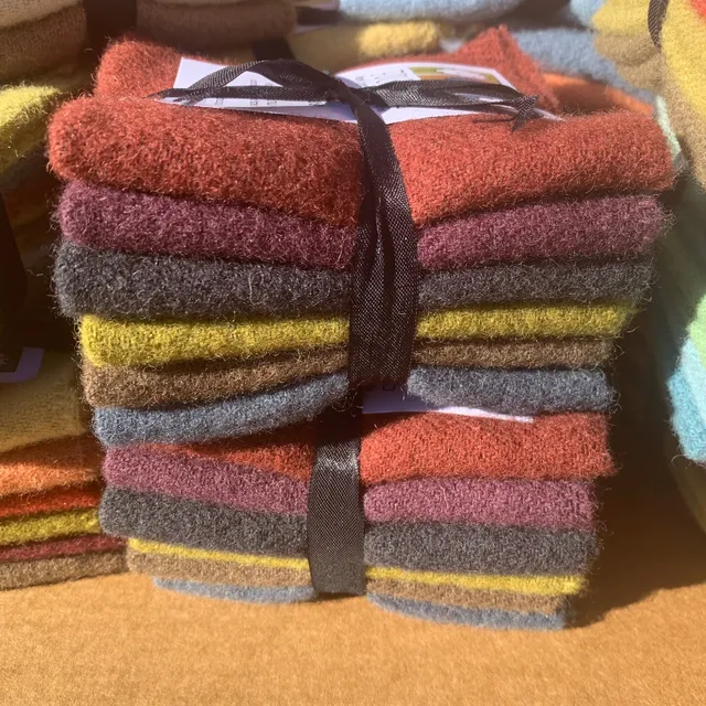 anni-downs-woven-wool-lot-lainage-tiss-hiver-mixte-6-coupons image 1