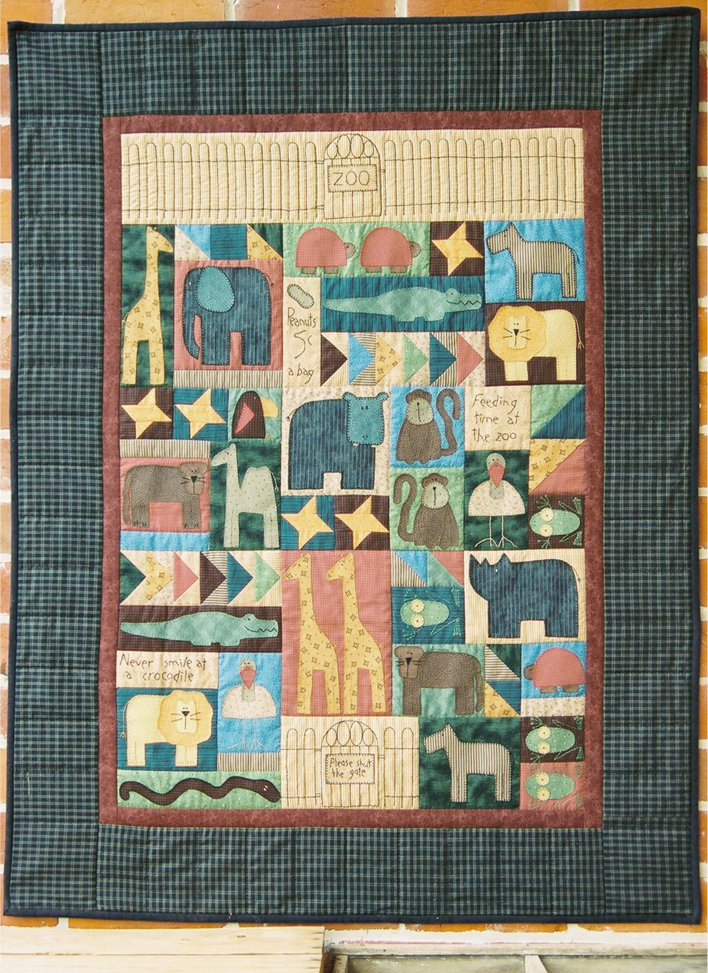 anni-downs-stitcheries-harry-s-zoo-patron-quilt-tenture image 2