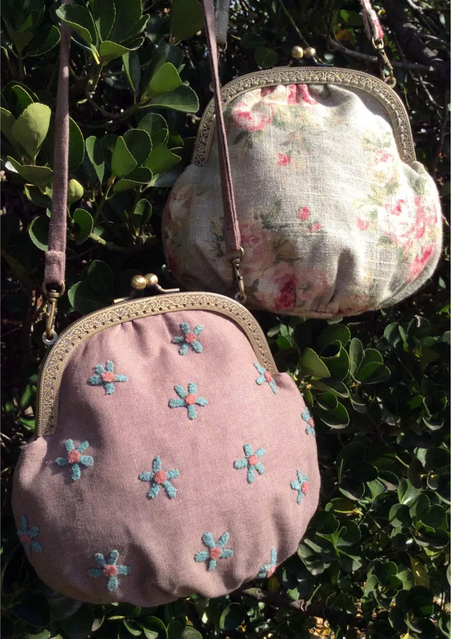 anni-downs-daisy-purse-patron-petit-sac-tissu-marguerite image 1