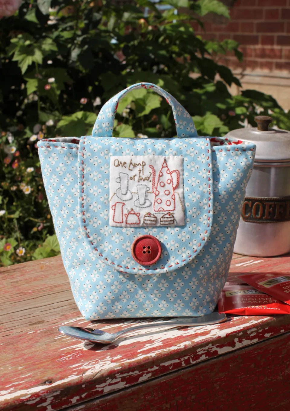 anni-downs-tea-anyone-mug-bag-sac-broder-20x10-cm image 1
