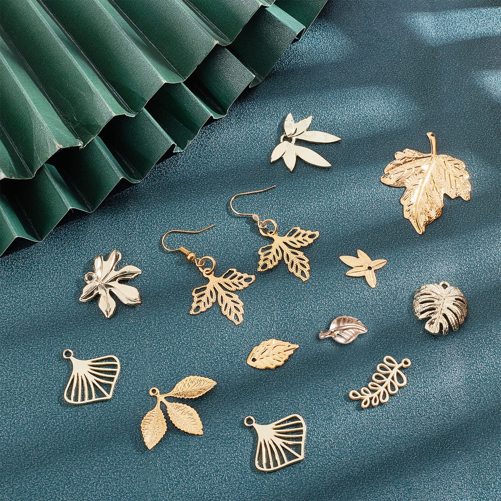 ahandmaker-pendant-48-breloques-feuille-rable-monstera-bijoux image 5