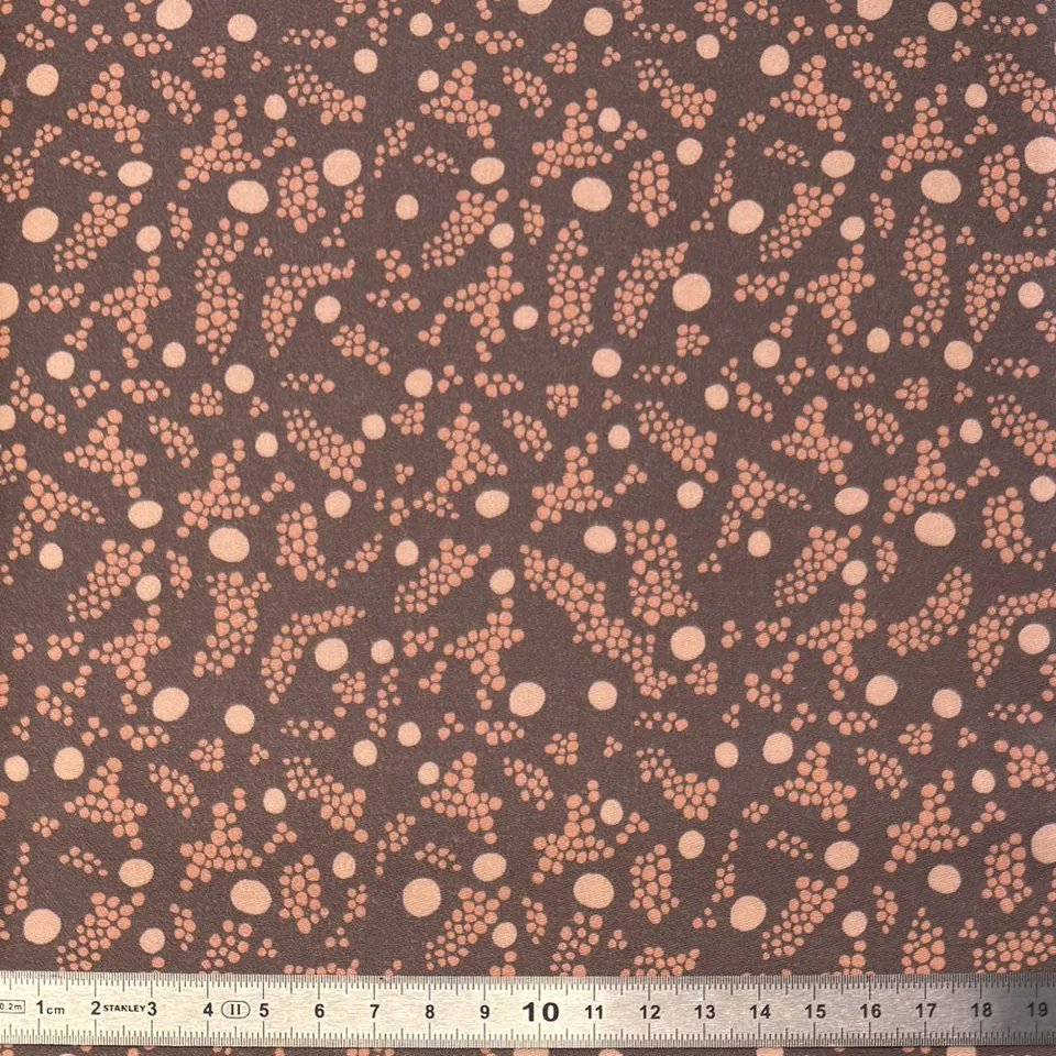 atelier-des-abcdaires-tissu-satin-coton-mab-o-pois-grappes-brun image 1