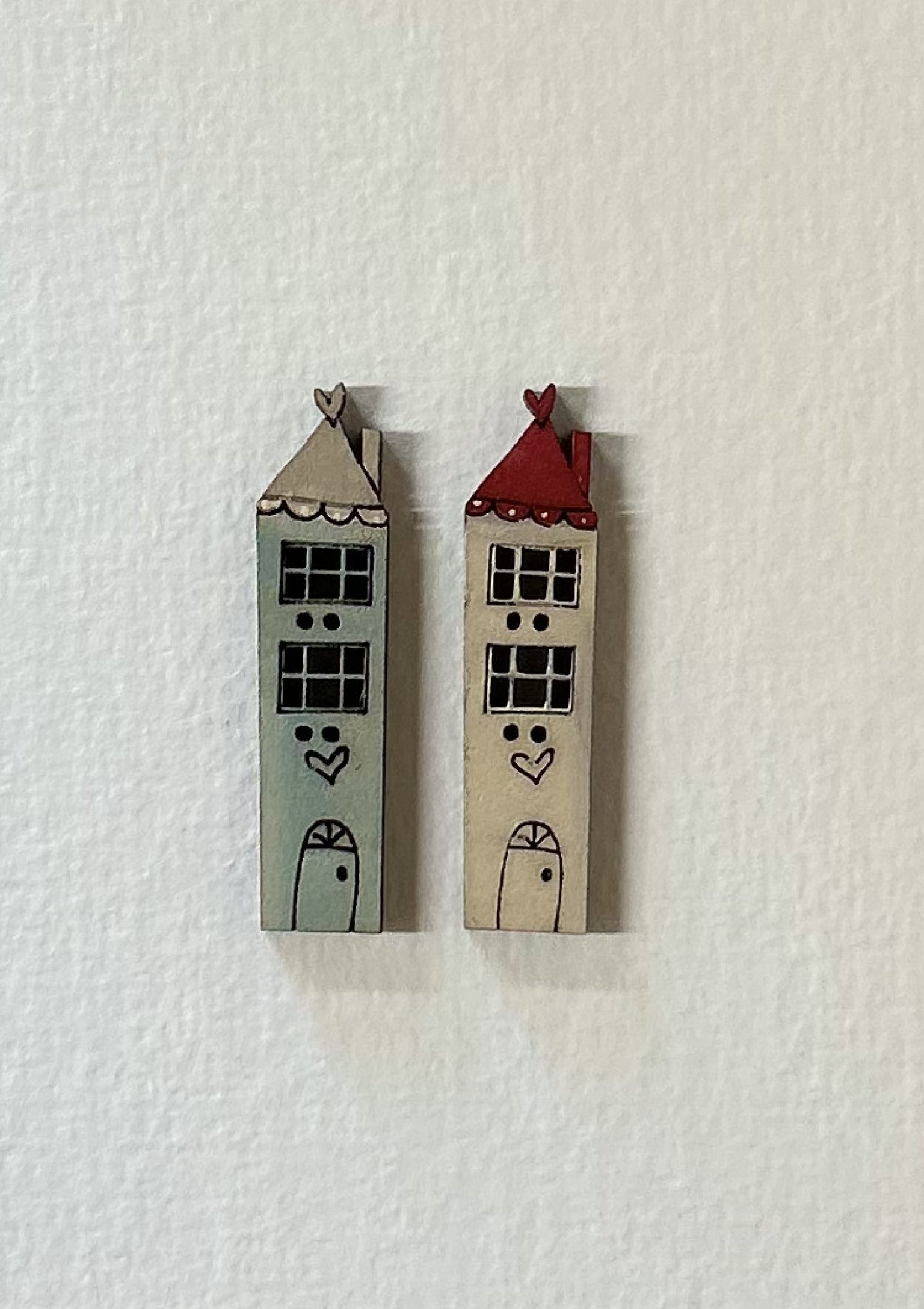 anni-downs-giftware-city-house-bouton-bois-bleu-peint-main image 2