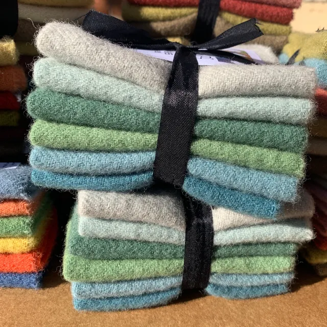 anni-downs-woven-wool-ocean-waves-lot-6-coupons-bleus image 1