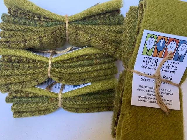 anni-downs-woven-wool-aberdeen-green-mini-lamb-pack-laine image 1