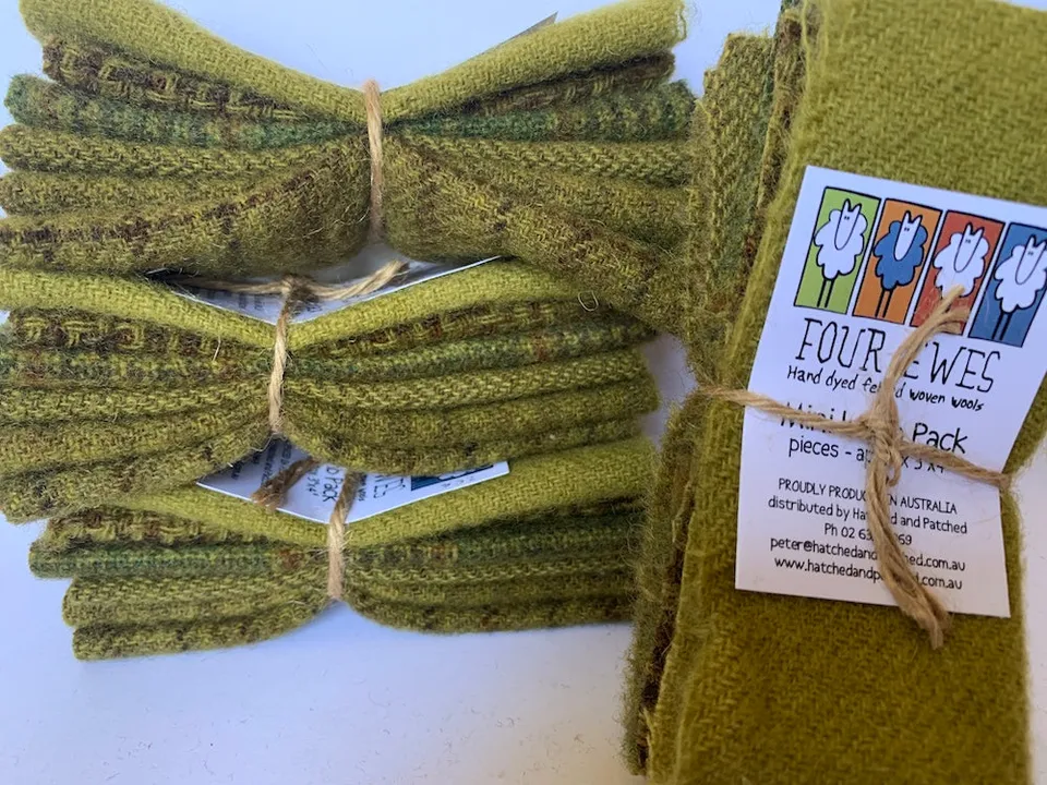 anni-downs-woven-wool-aberdeen-green-mini-lamb-pack-laine image 1