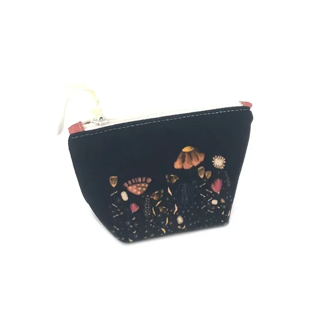 atelier-des-abcdaires-kit-porte-monnaie-prairie-fleurie-noir-et-or image 1