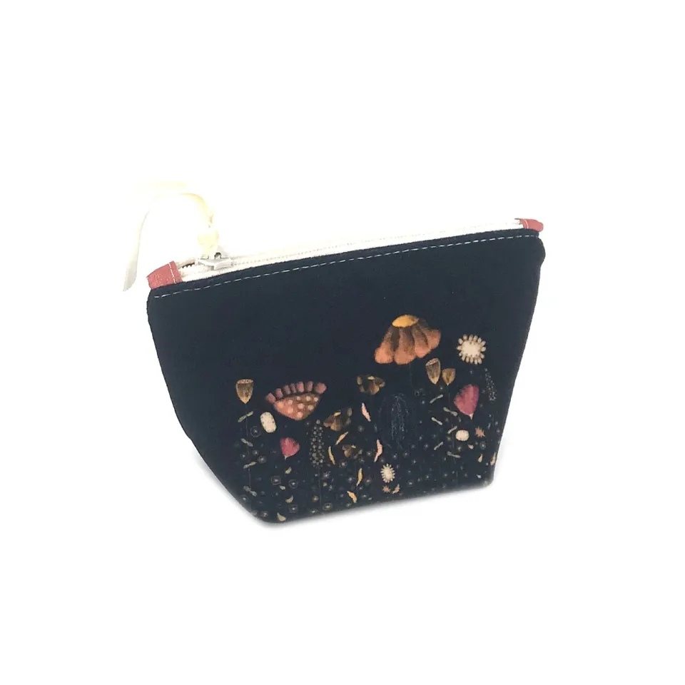 atelier-des-abcdaires-kit-porte-monnaie-prairie-fleurie-noir-et-or image 1