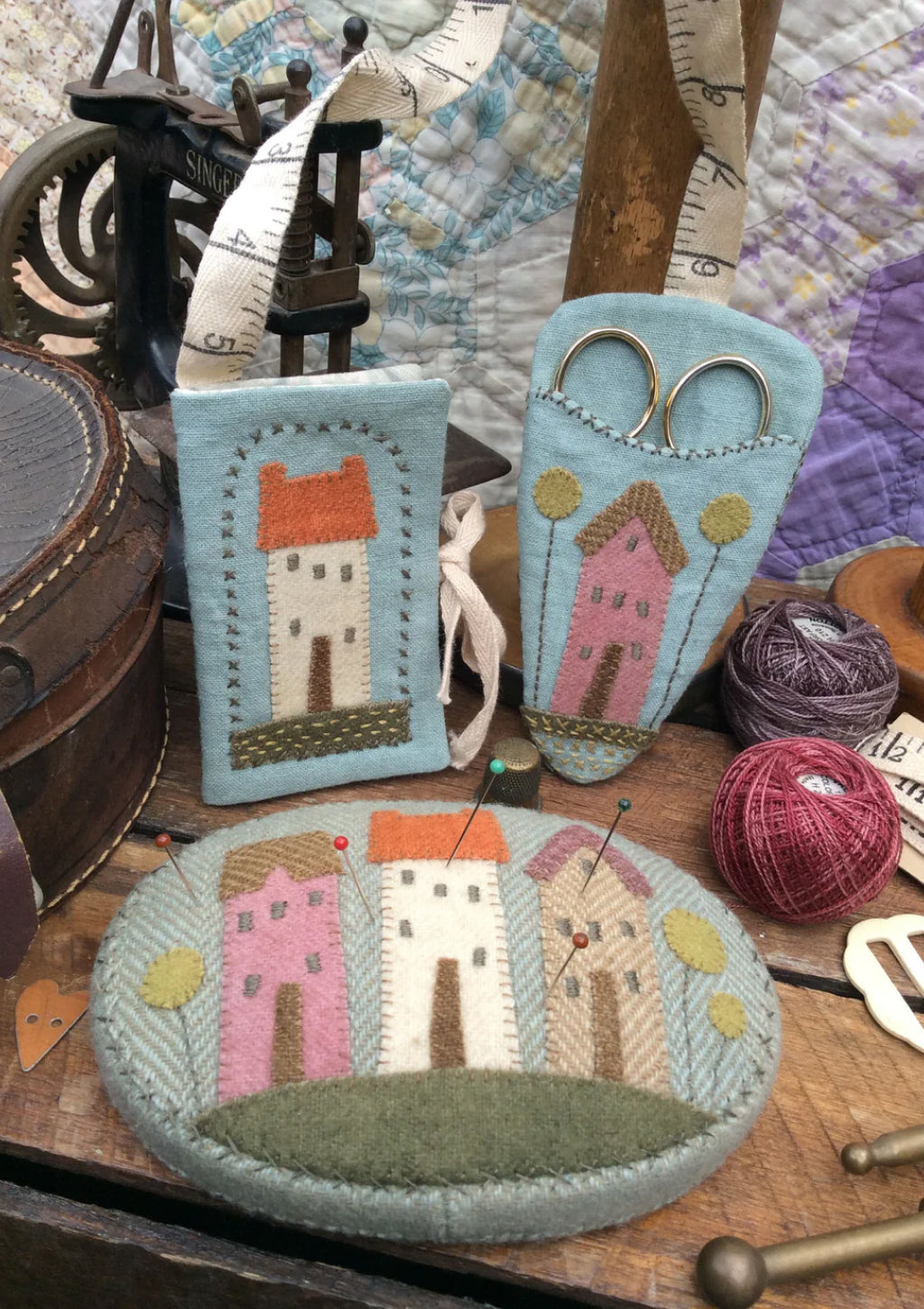 anni-downs-village-sewing-trio-patron-couture-laine-appliqu image 1