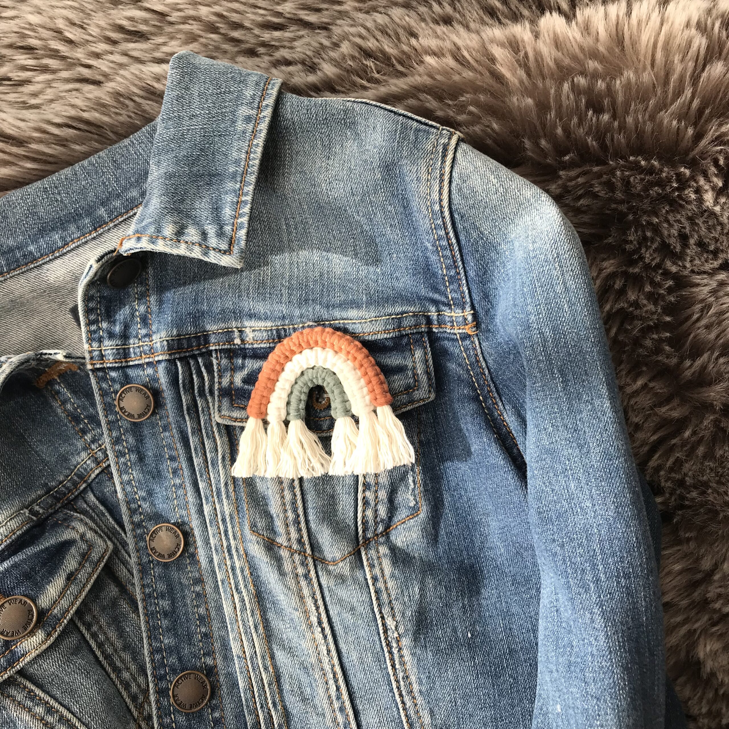 atelier-n-caux-arc-en-ciel-broche-macram-coton-7-cm image 1