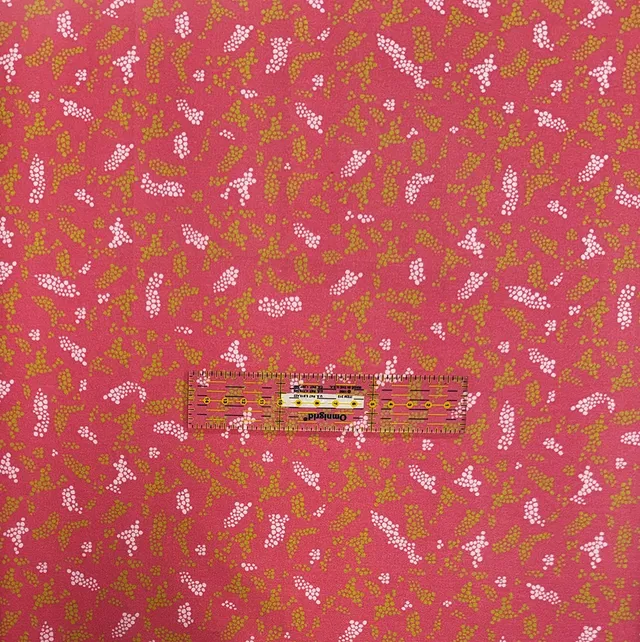 atelier-des-abcdaires-satin-rosy-pois-grappes-rose-fonc-tissu-coton image 1
