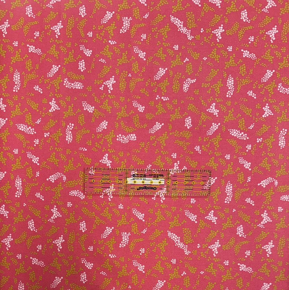 atelier-des-abcdaires-satin-rosy-pois-grappes-rose-fonc-tissu-coton image 1