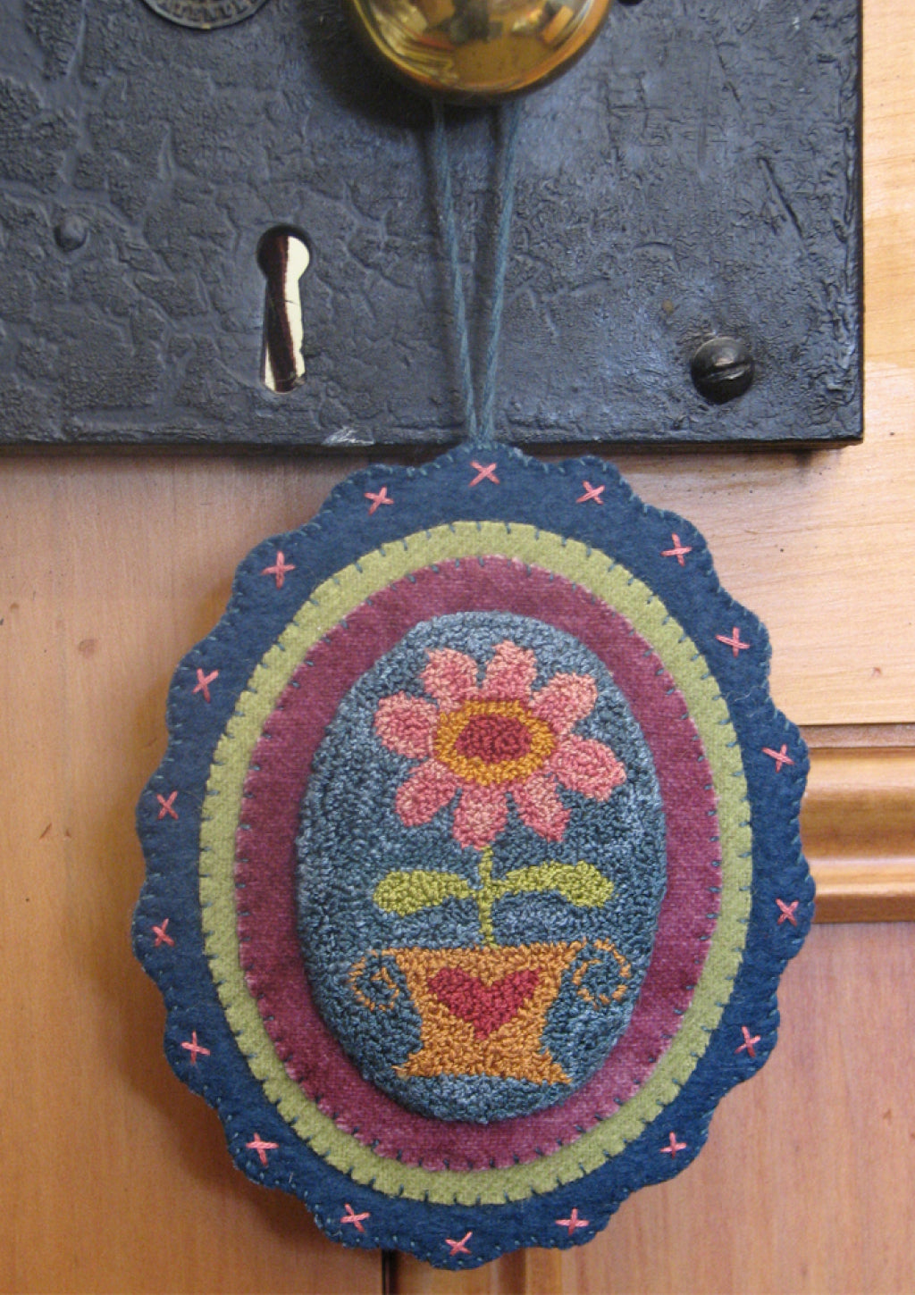 anni-downs-stitcheries-wallflower-patron-punch-needle-fleurs image 1