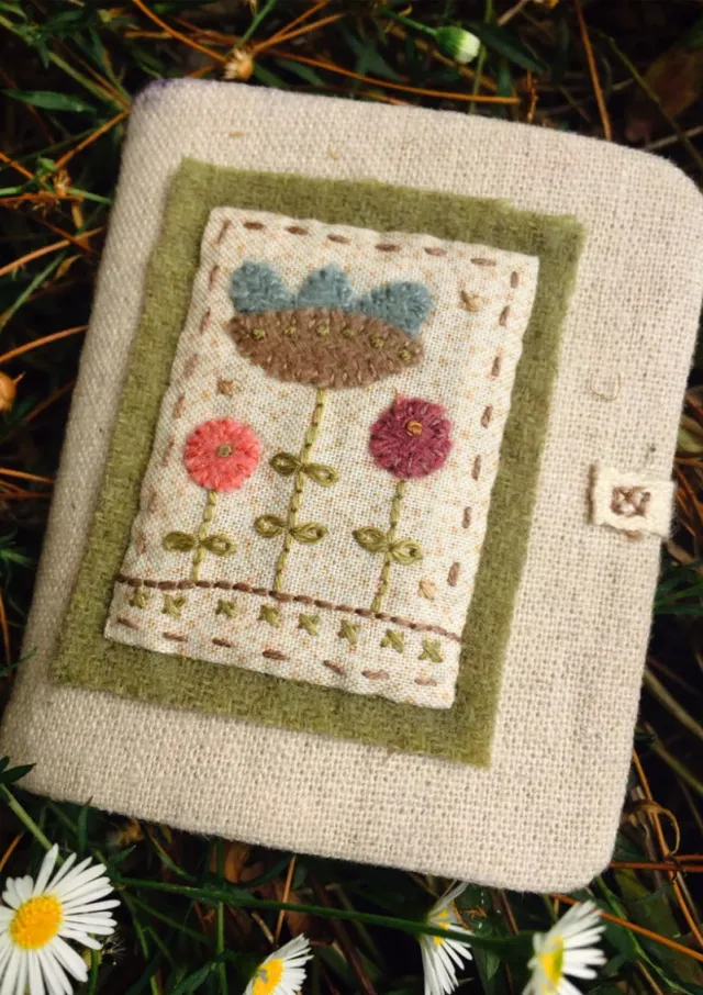 anni-downs-little-flower-kit-porte-aiguilles-appliqu-laine image 1