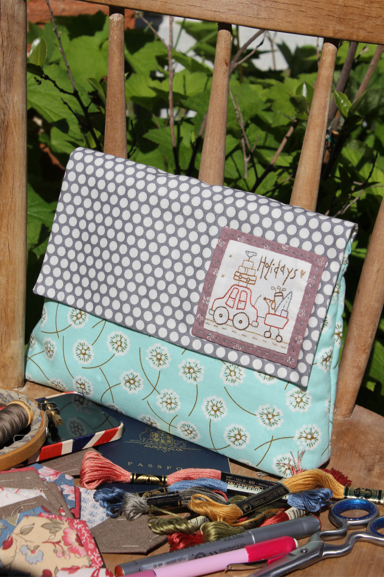 anni-downs-my-holiday-bag-petit-sac-tissu-broderie-pr-imprim-e image 2