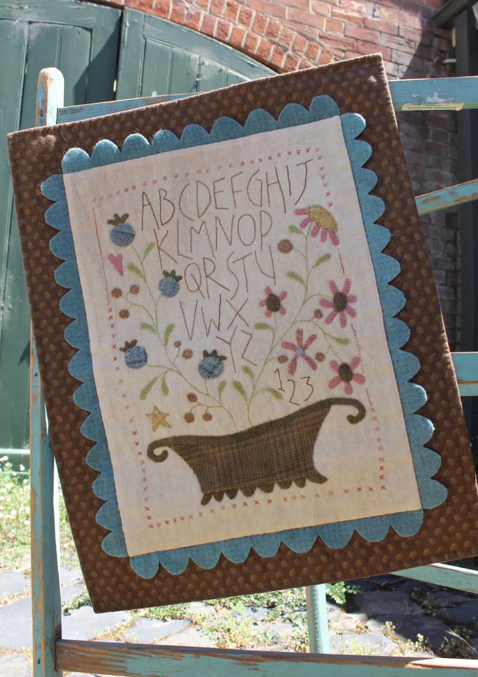 anni-downs-sophie-s-flower-sampler-patron-broderie-appliqu image 1