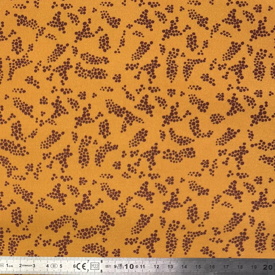 atelier-des-abcdaires-tissus-mab-o-pois-grappes-tabac-satin-coton image 1