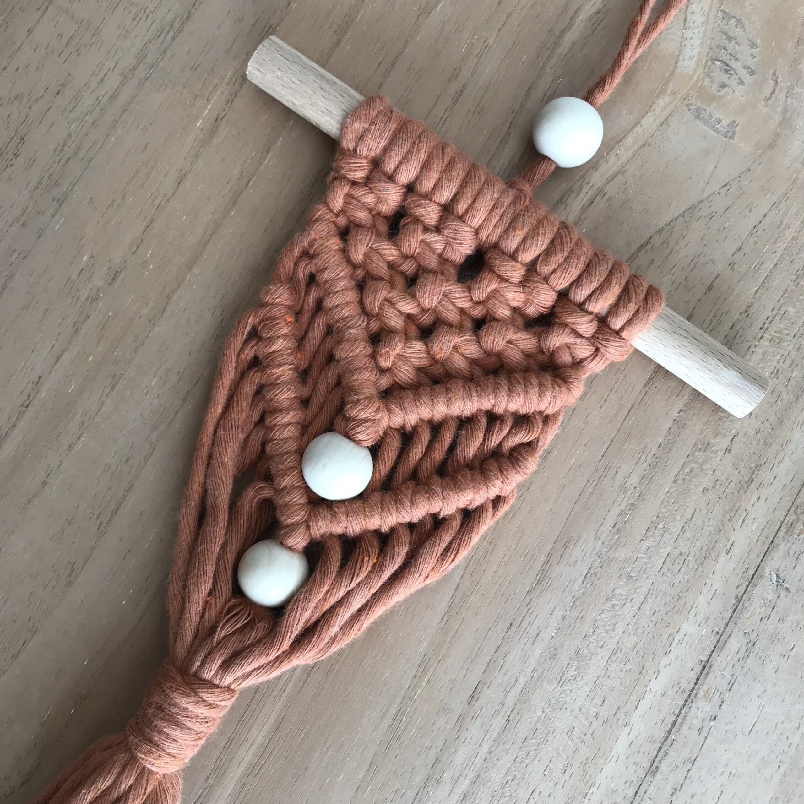 atelier-n-caux-mini-macram-suspendre-suspension-murale-terracotta-coton image 3