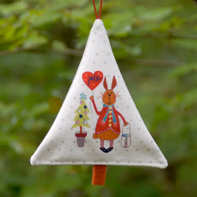 atelier-des-abcdaires-d-co-de-no-l-sapin-velours-lapin-au-ballon image 1