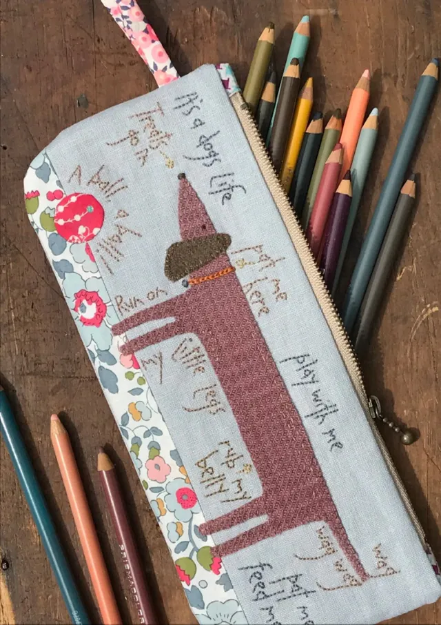 anni-downs-a-dog-s-life-kit-trousse-crayons-chien image 1