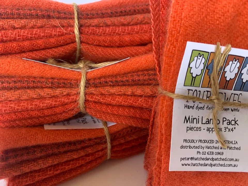 anni-downs-woven-wool-fast-red-mini-coupon-laine-rouge-x6 image 1