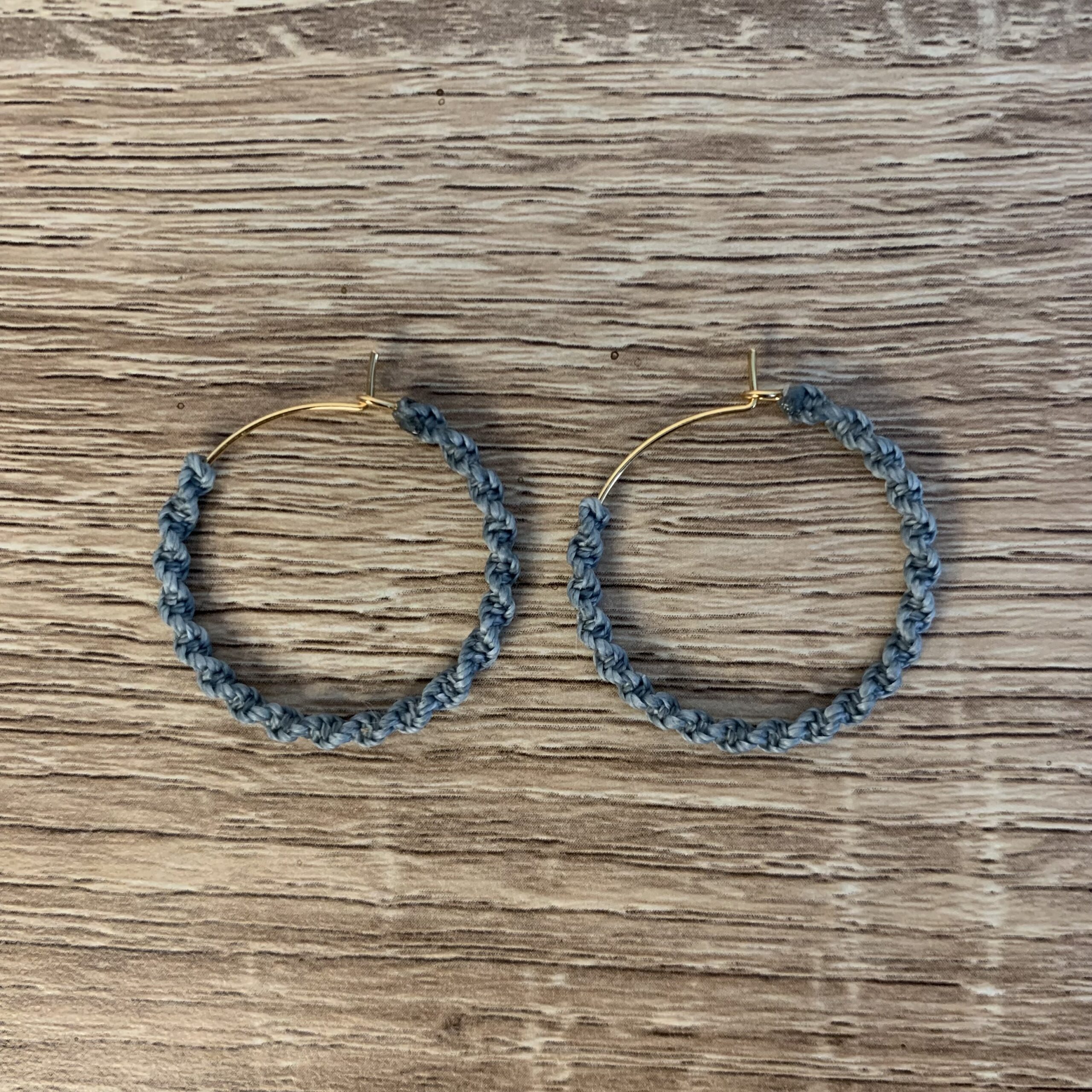 atelier-n-caux-boucles-d-oreilles-micro-macram-isalia-dor-4-coloris image 4